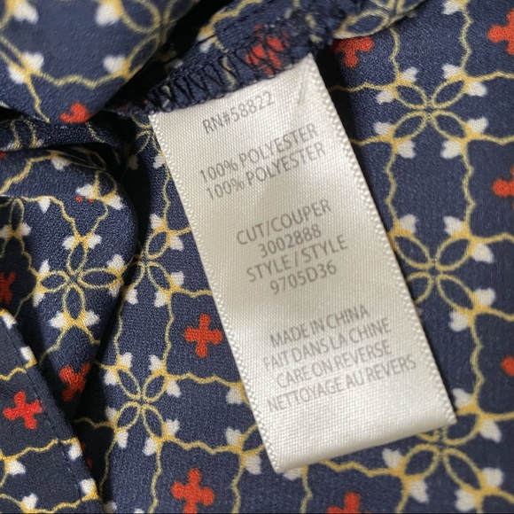 Max Studio geo print flutter sleeve blouse - Picture 6 of 7